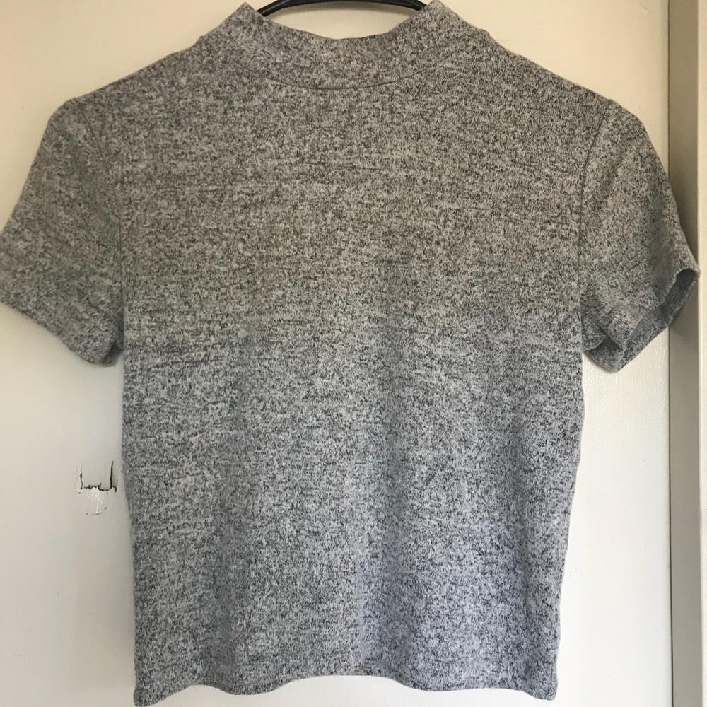 Forever 21 Mock neck crop top Size M